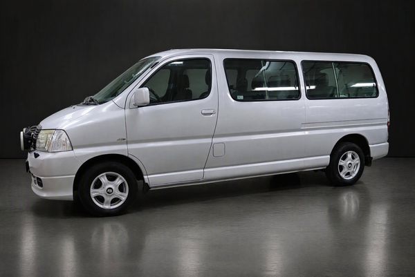 Toyota Hiace MINIBUSS 2.5 117 HK 8SITS 11660 MIL DRAG V-HJUL TOPPEX - 2010
