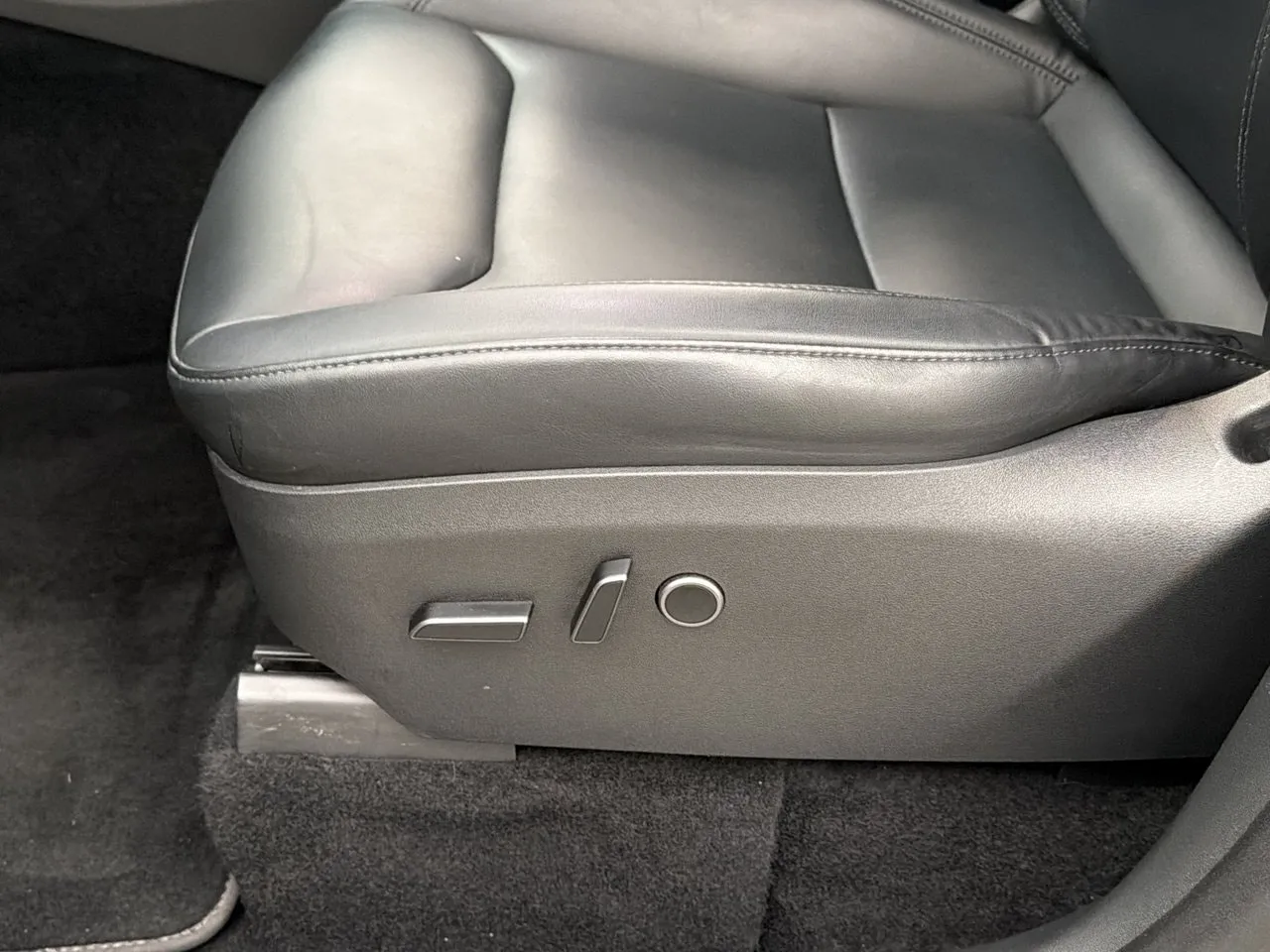 Tesla Model Y bild 14