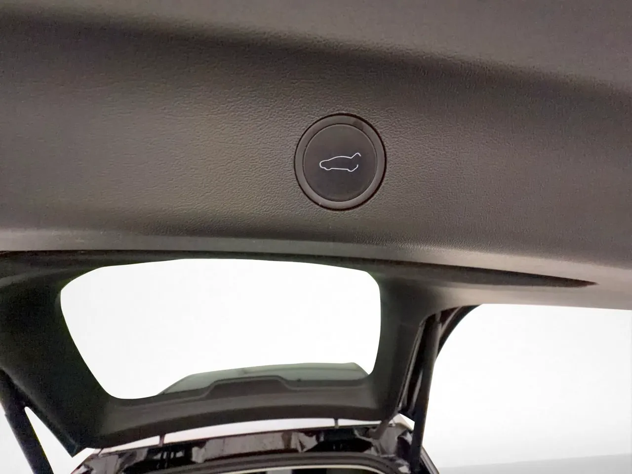 Tesla Model Y bild 28