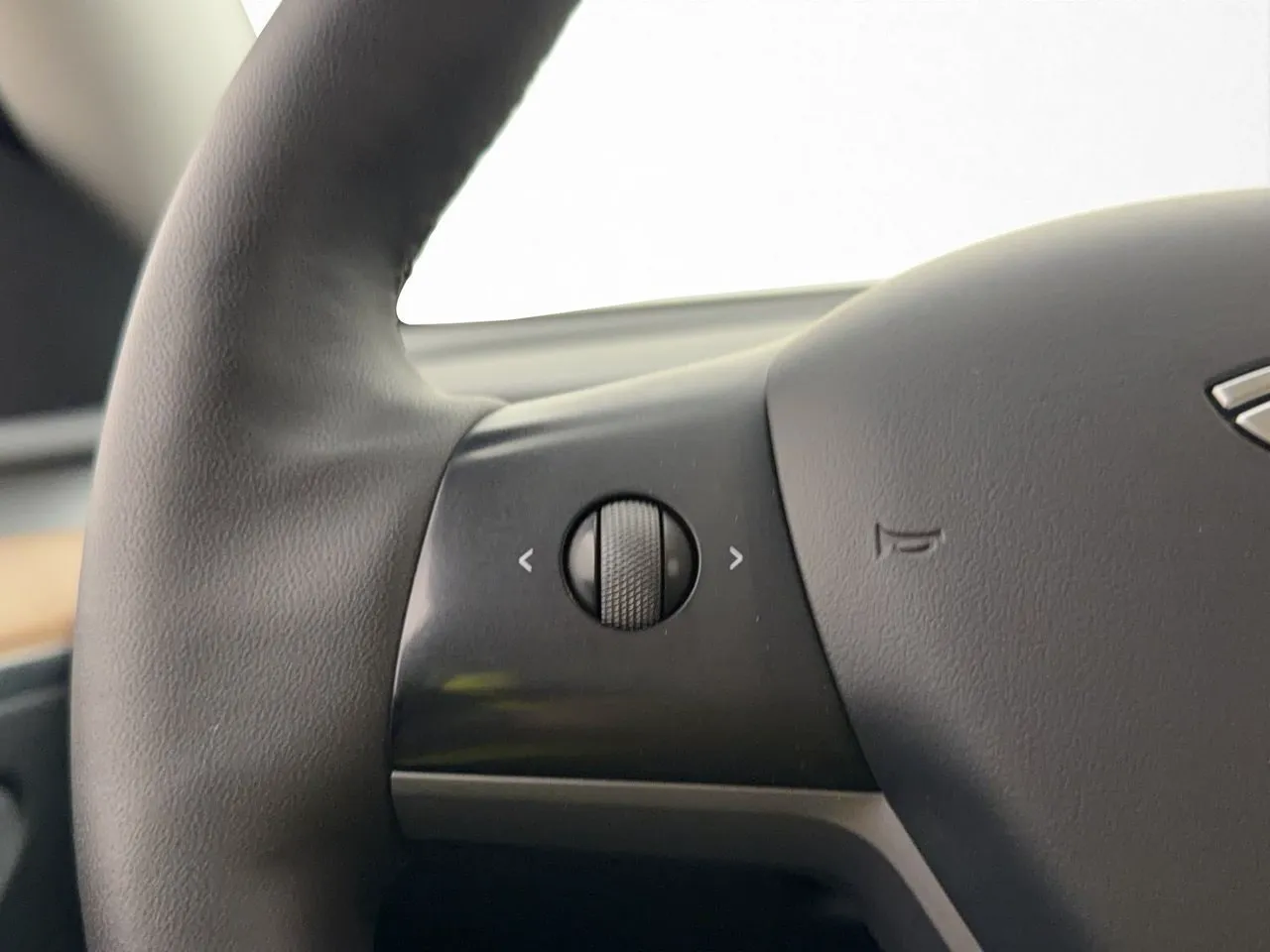 Tesla Model Y bild 15