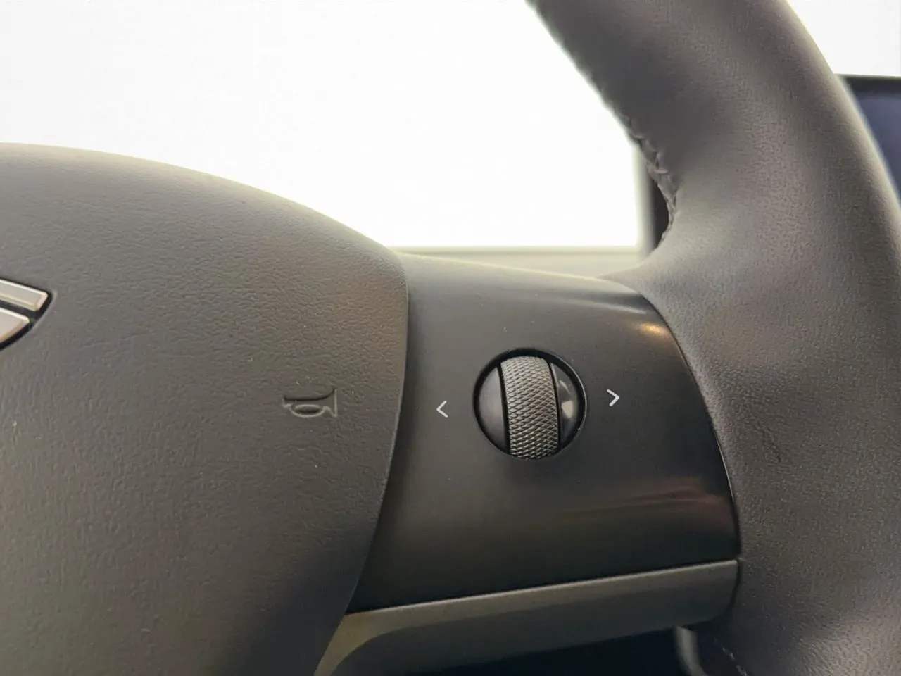 Tesla Model Y bild 16