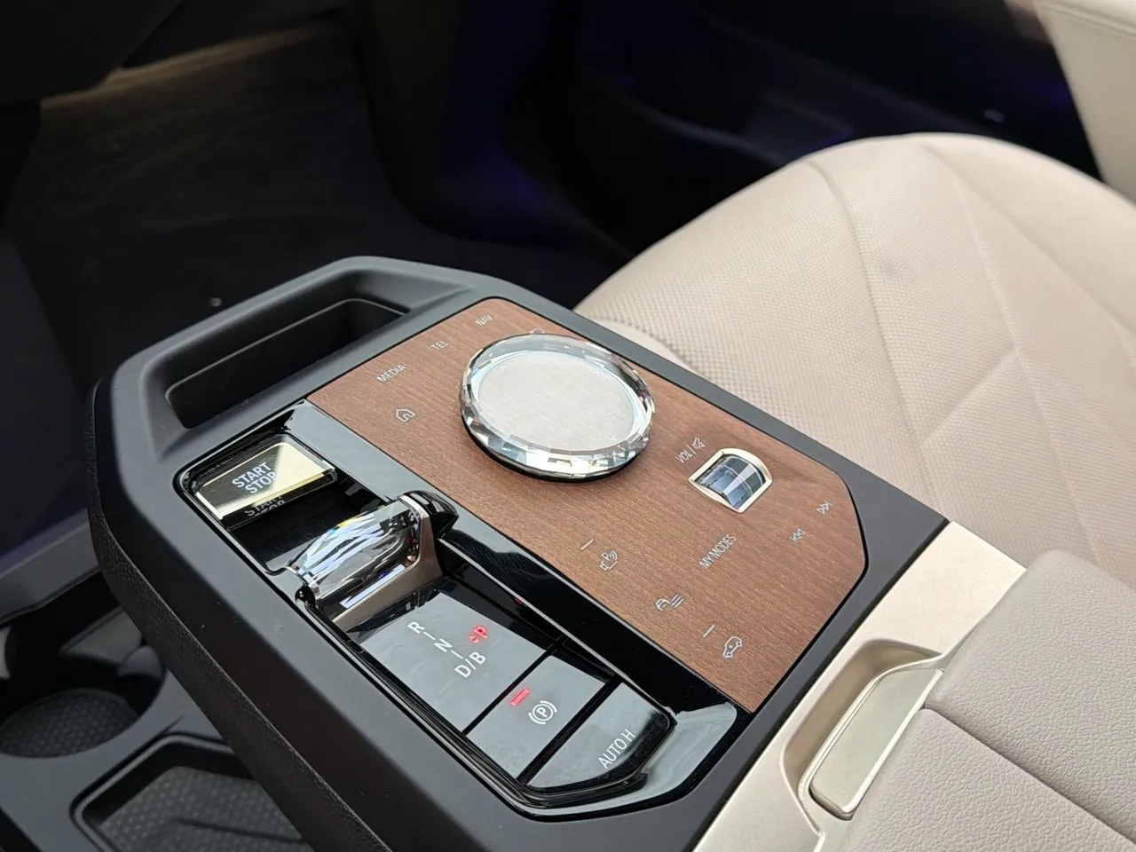 BMW iX bild 28