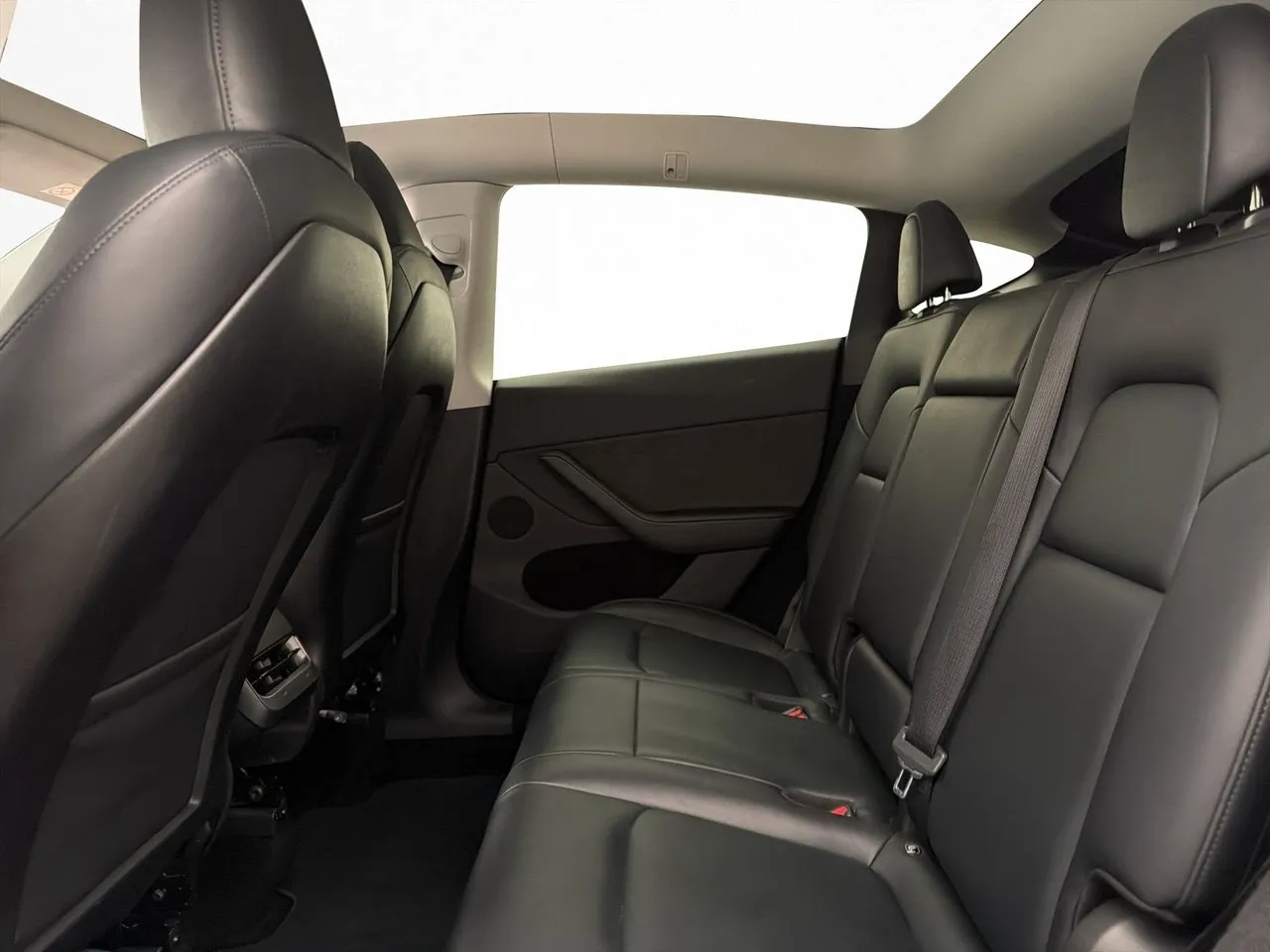 Tesla Model Y bild 29