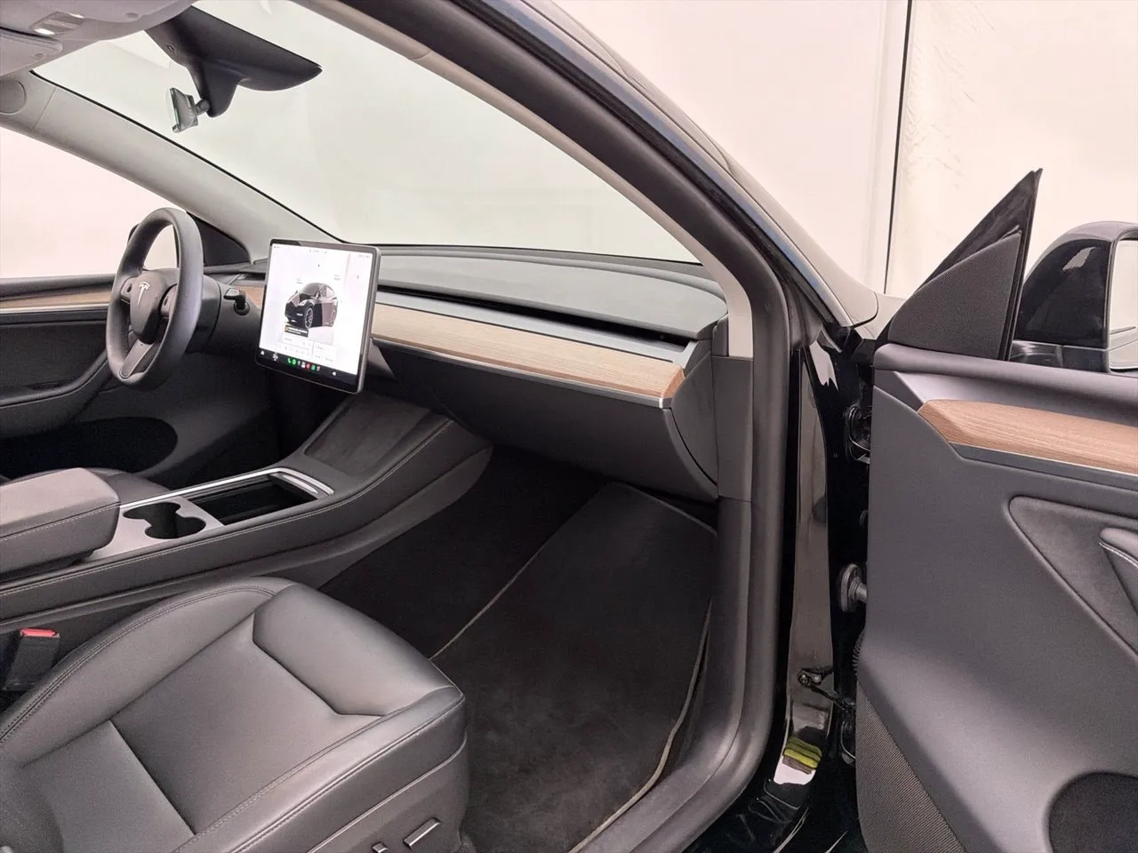 Tesla Model Y bild 28