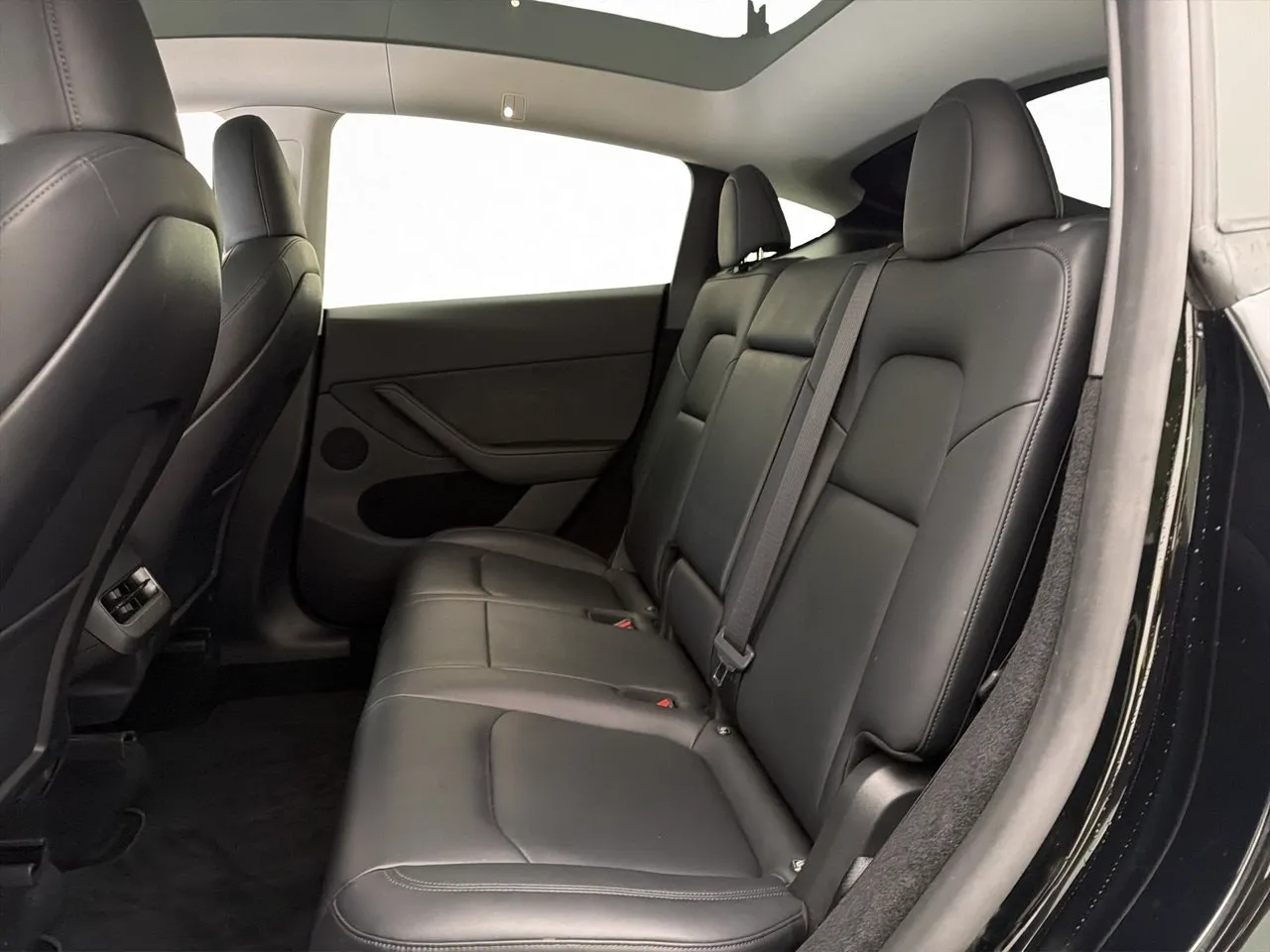 Tesla Model Y bild 30