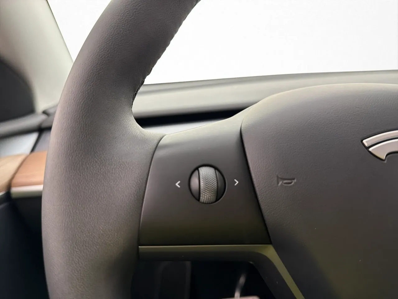 Tesla Model Y bild 17