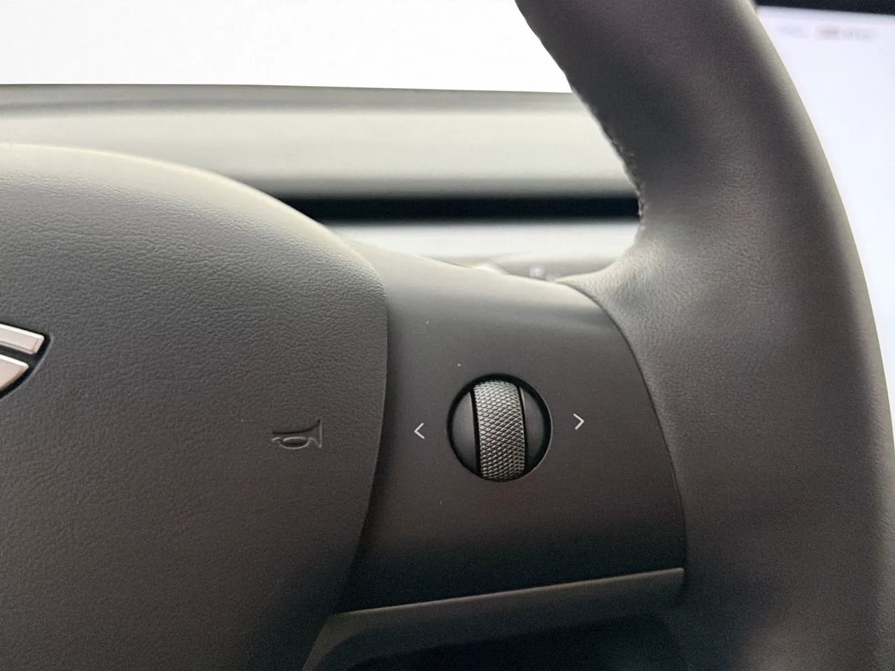 Tesla Model Y bild 17