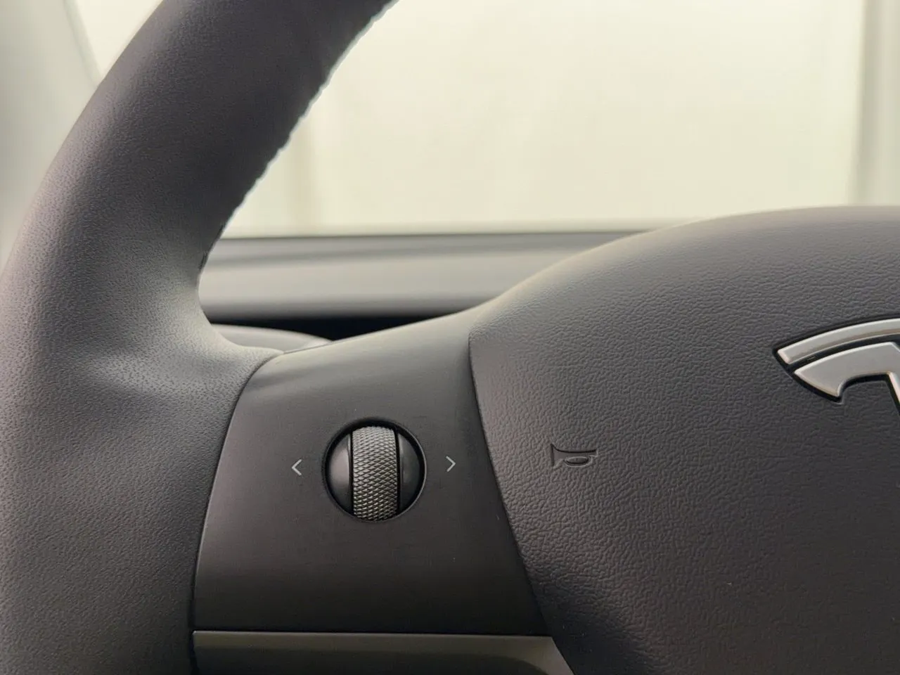 Tesla Model Y bild 16