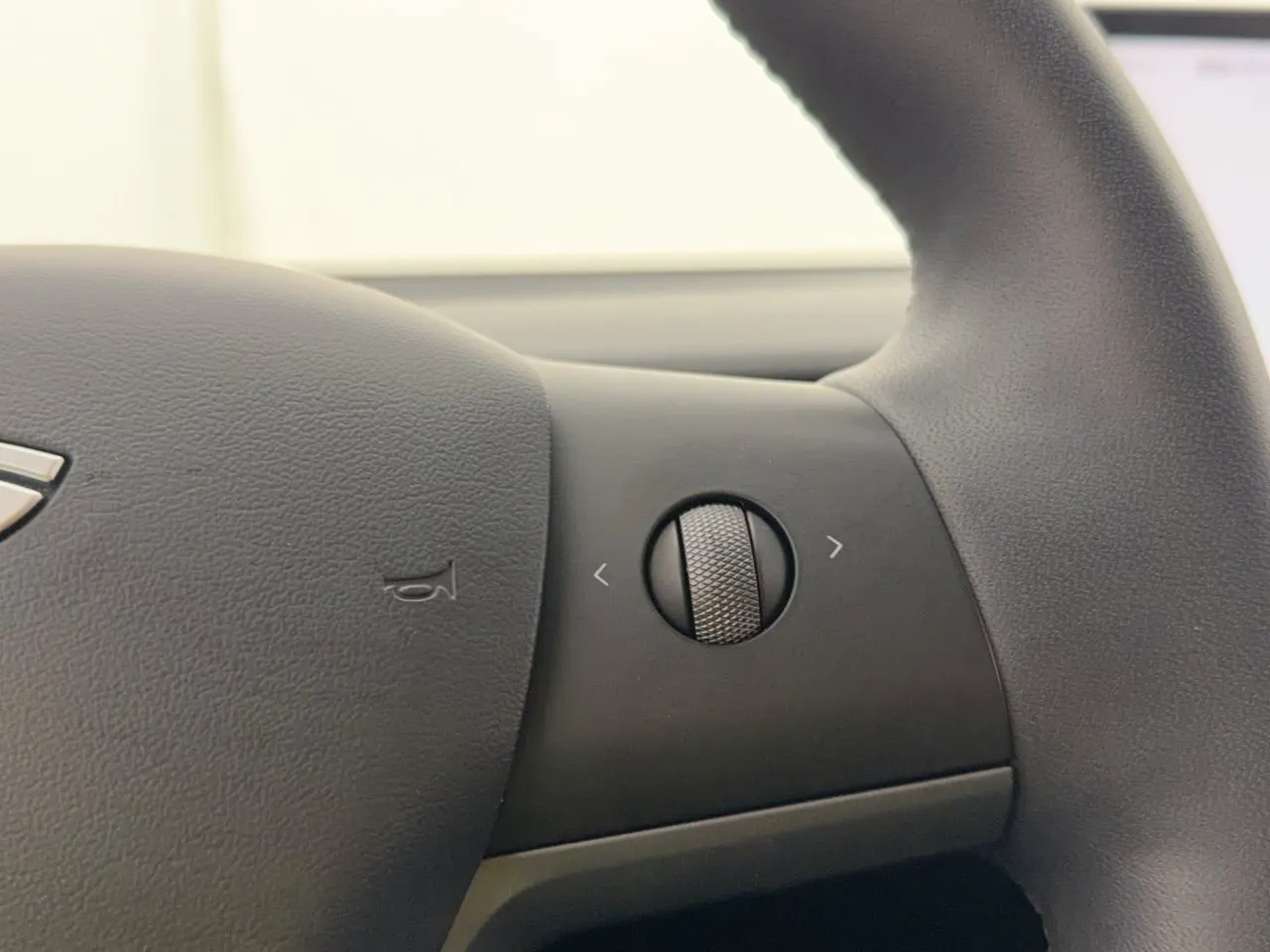 Tesla Model Y bild 17