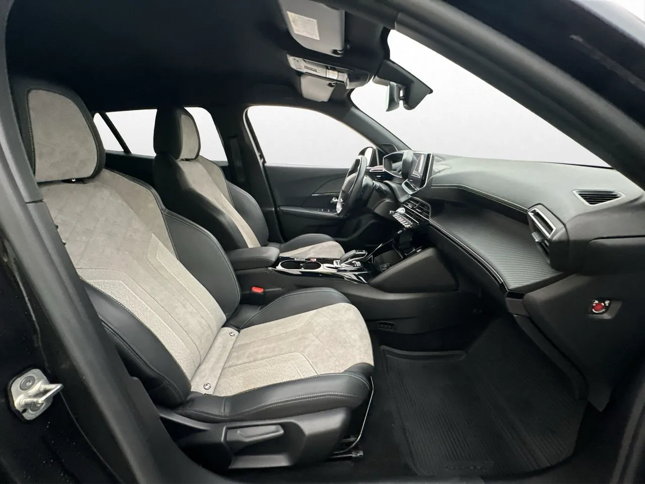 Peugeot e-2008 bild 23