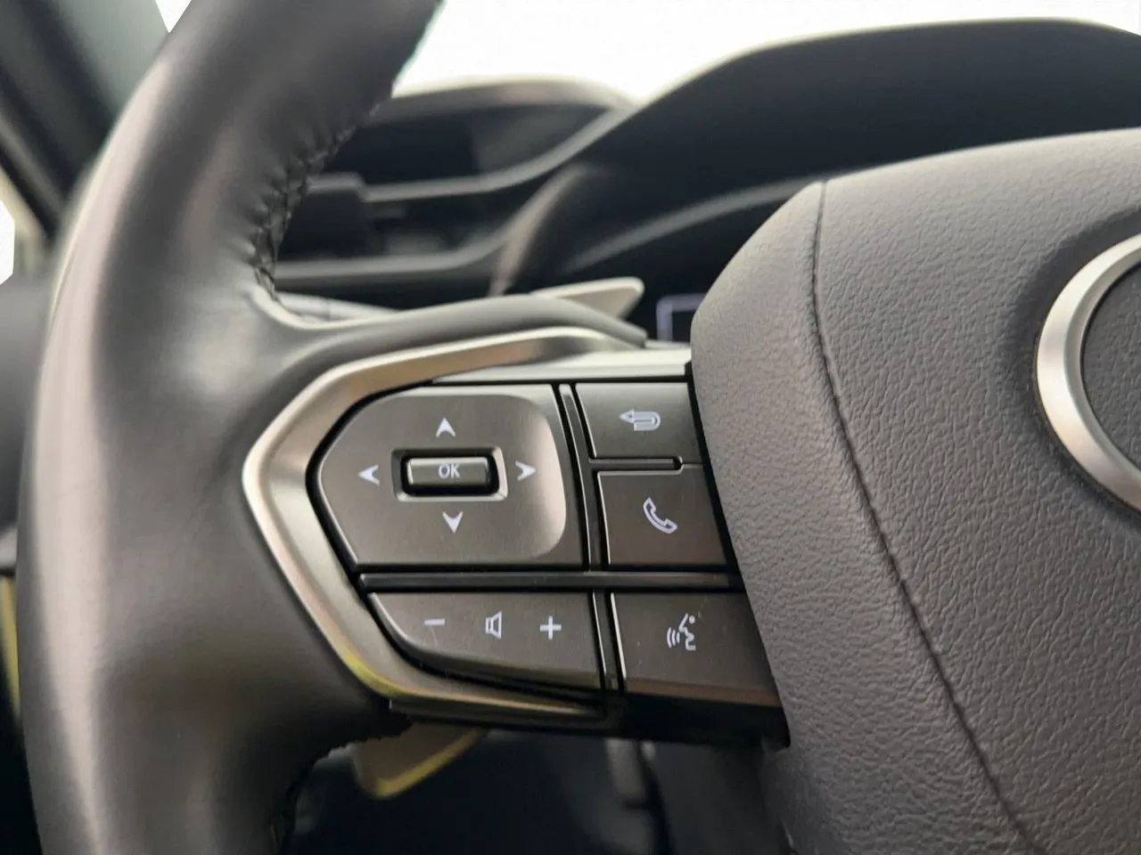 Lexus RZ bild 23