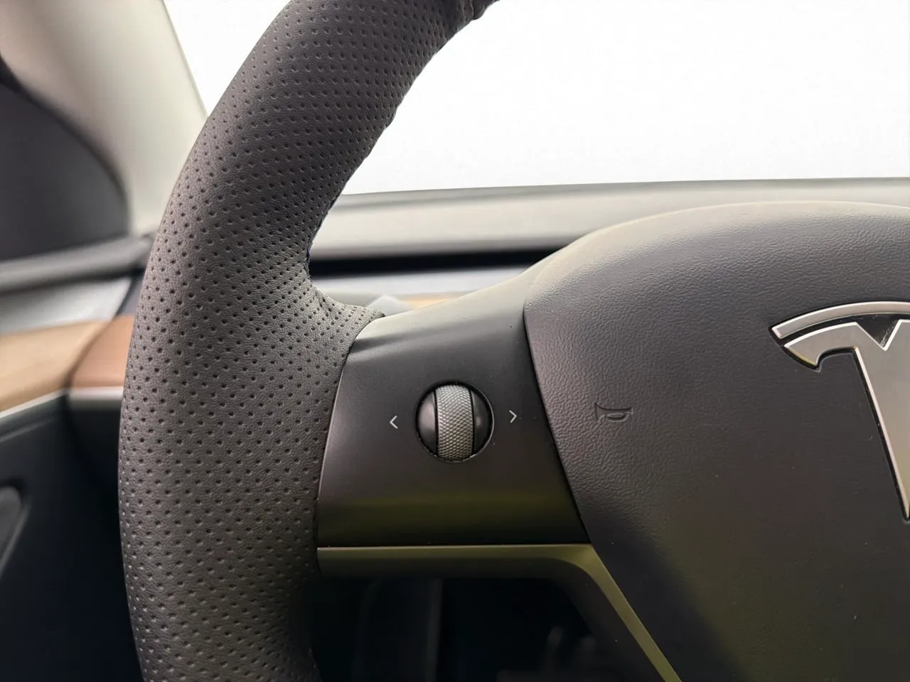 Tesla Model Y bild 16