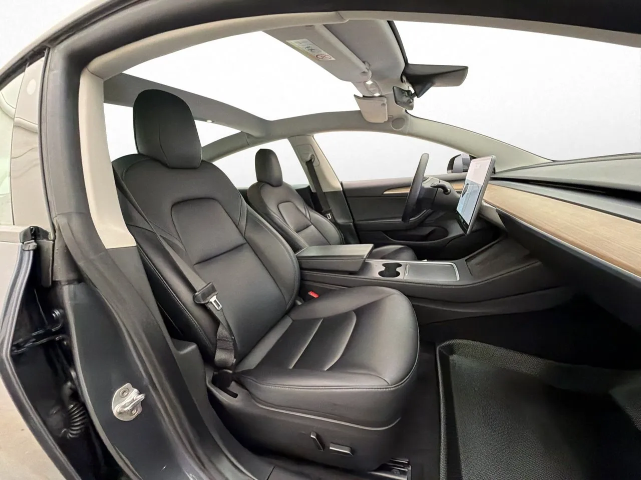 Tesla Model 3 bild 28