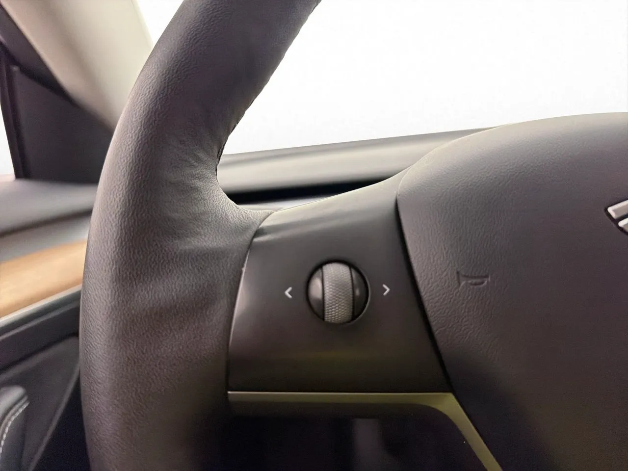 Tesla Model 3 bild 16