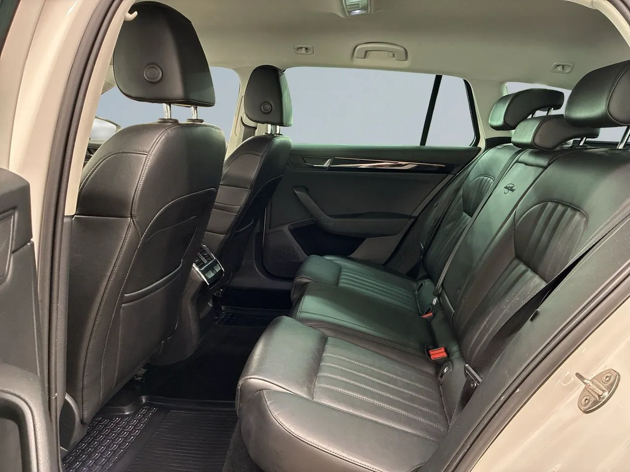 Skoda Superb bild 13