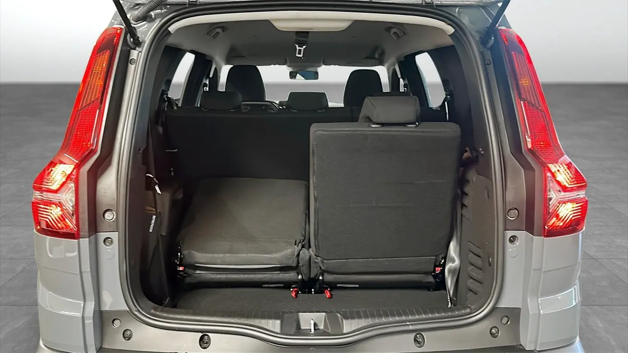 Vehicle image 18
