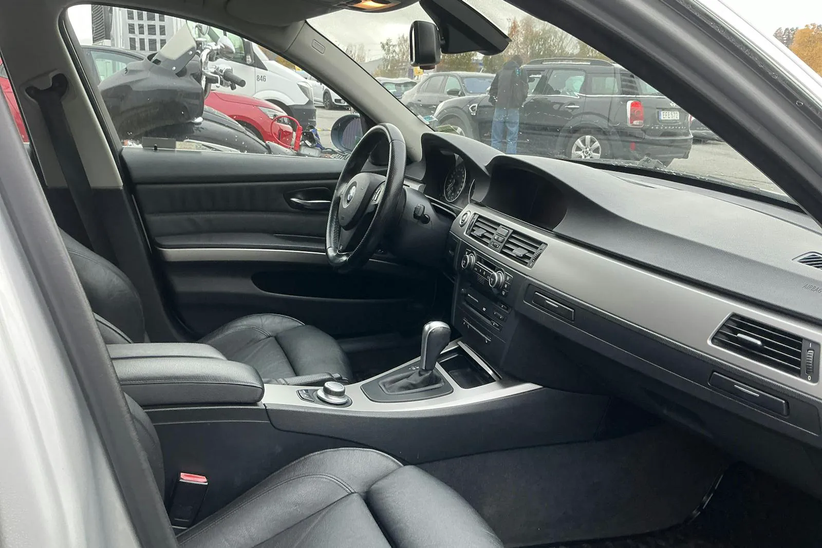 BMW 330 bild 8