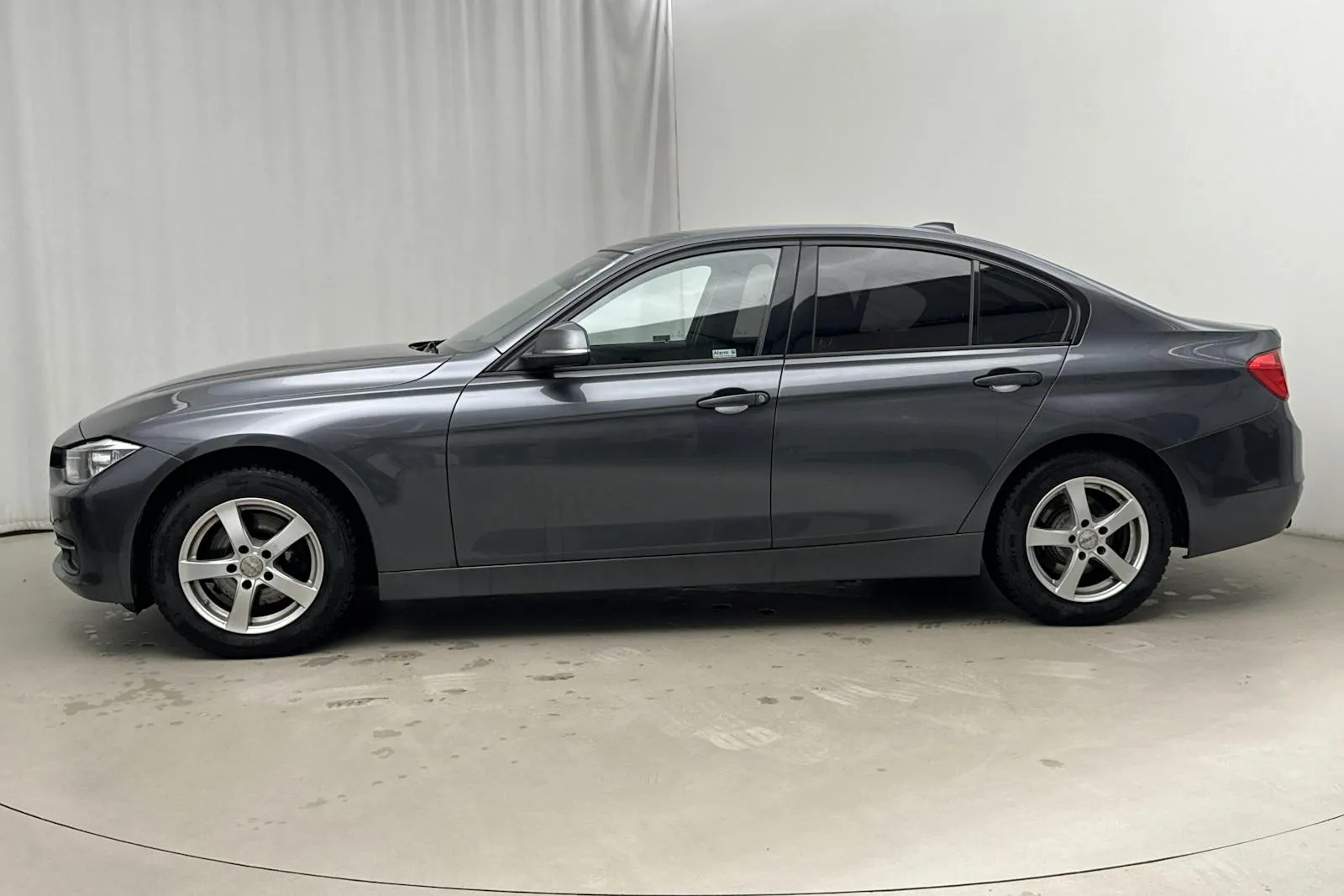 BMW 320 bild 2