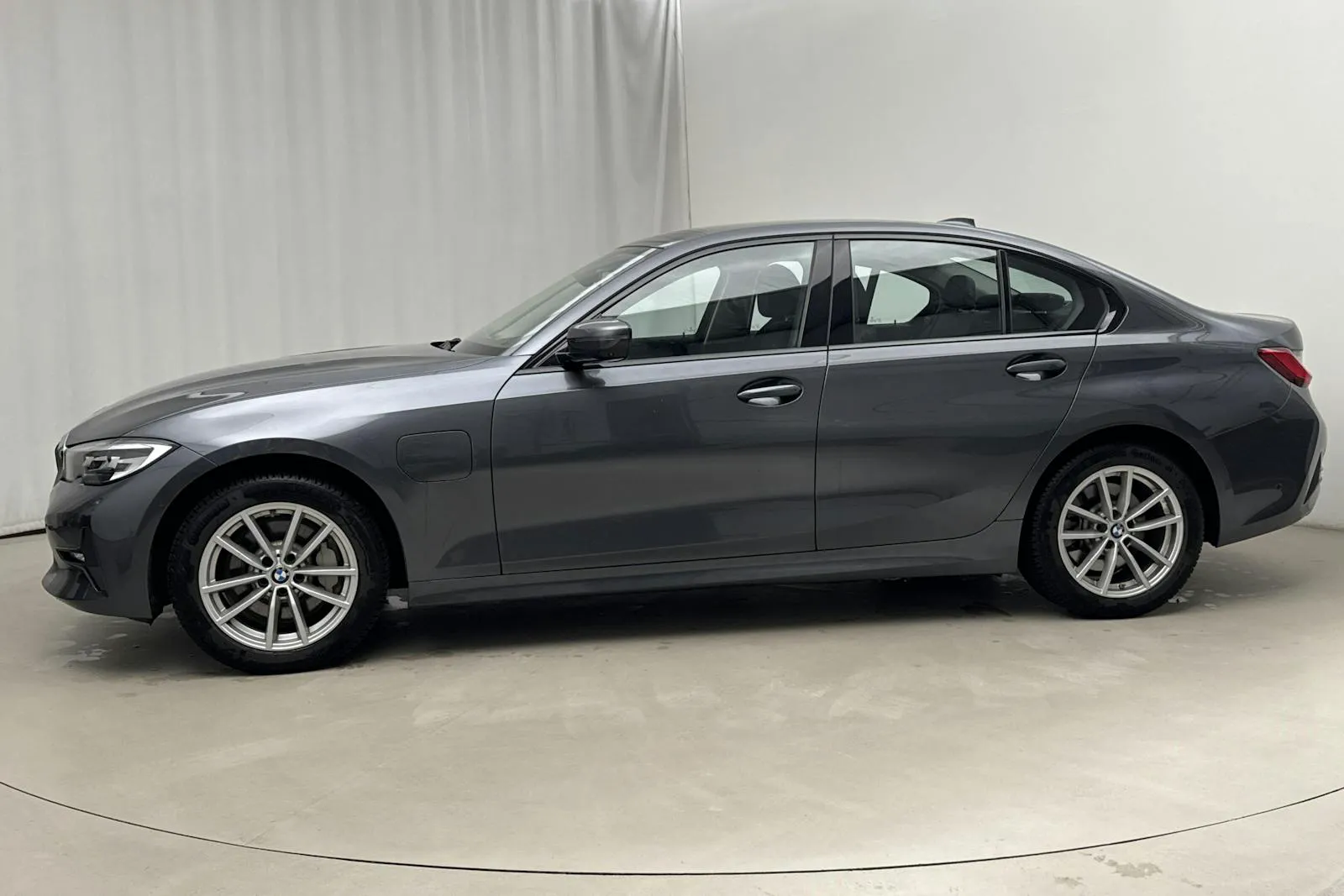 BMW 330 bild 2