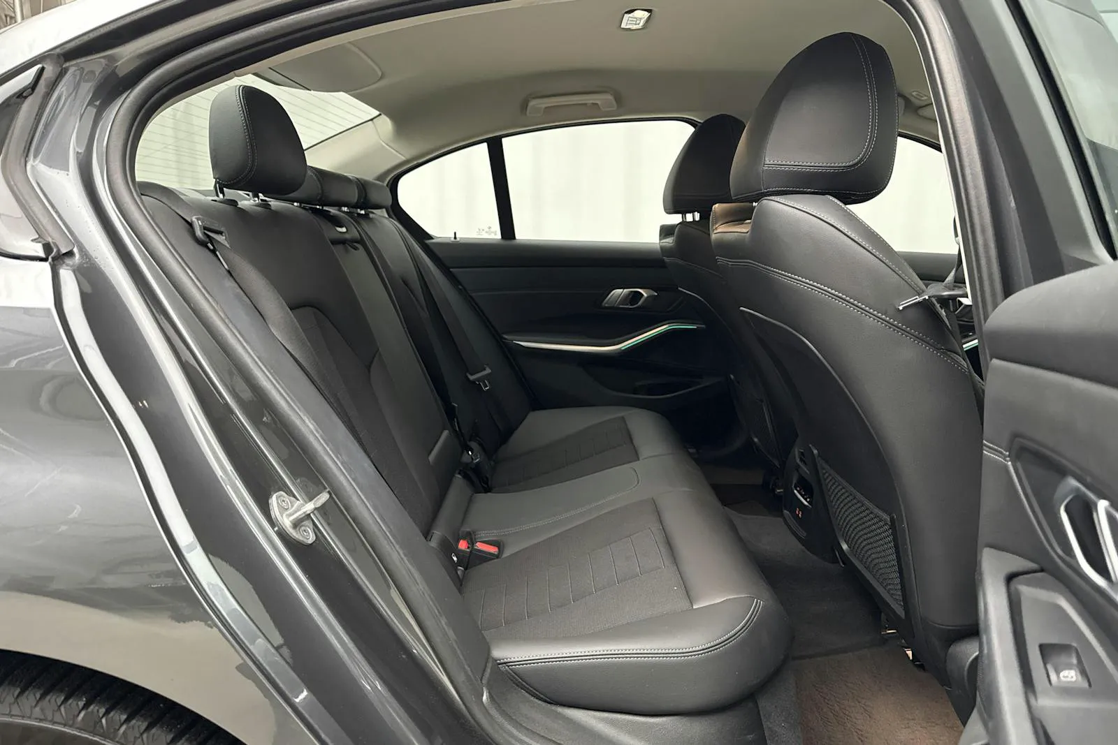 BMW 330 bild 8