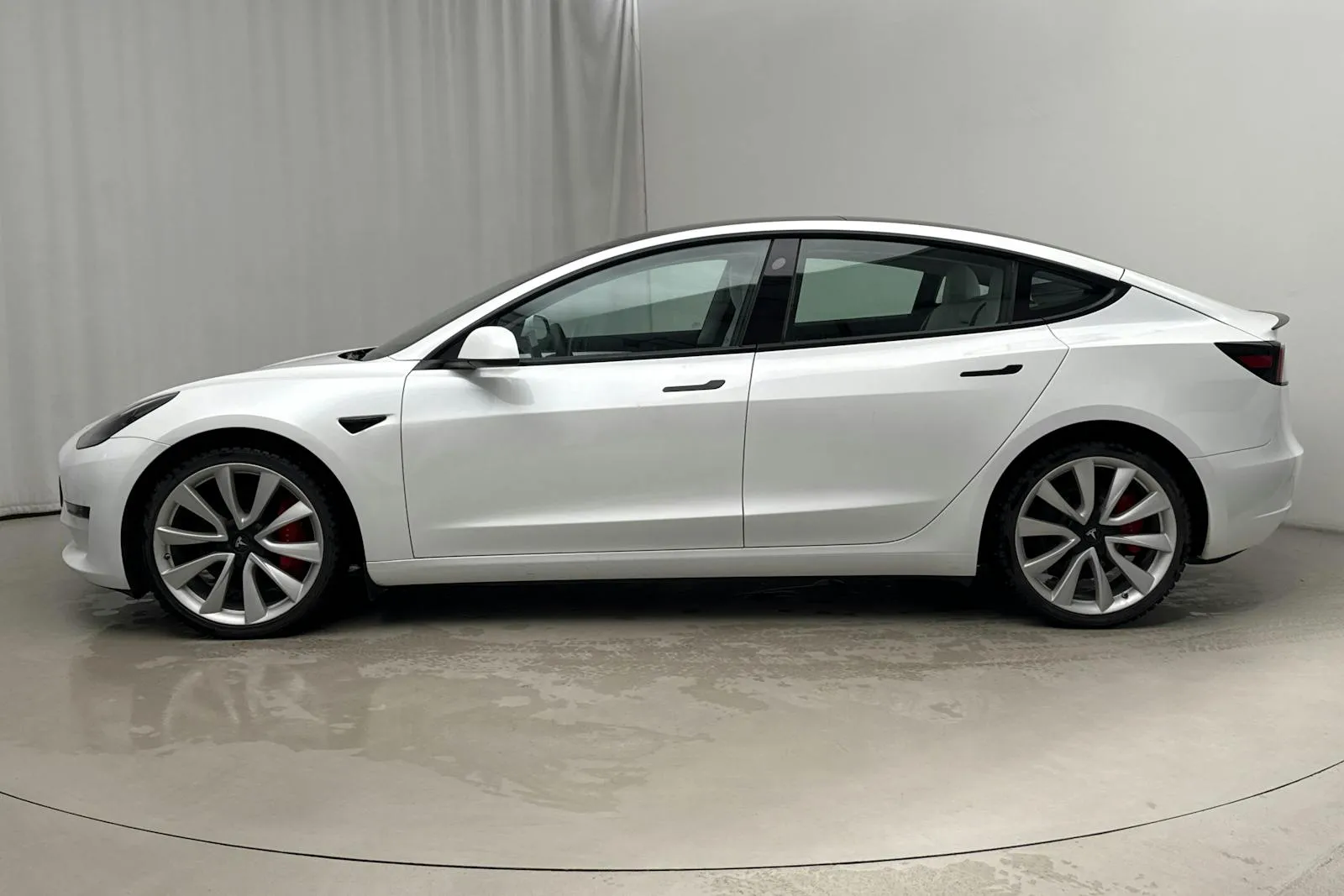 Tesla Model 3 bild 2