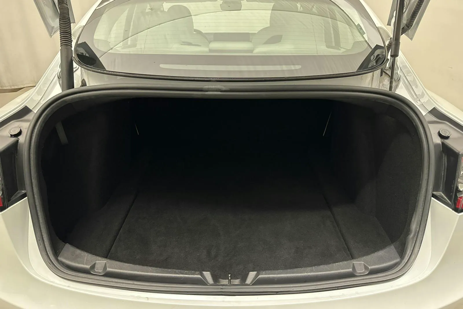 Tesla Model 3 bild 9