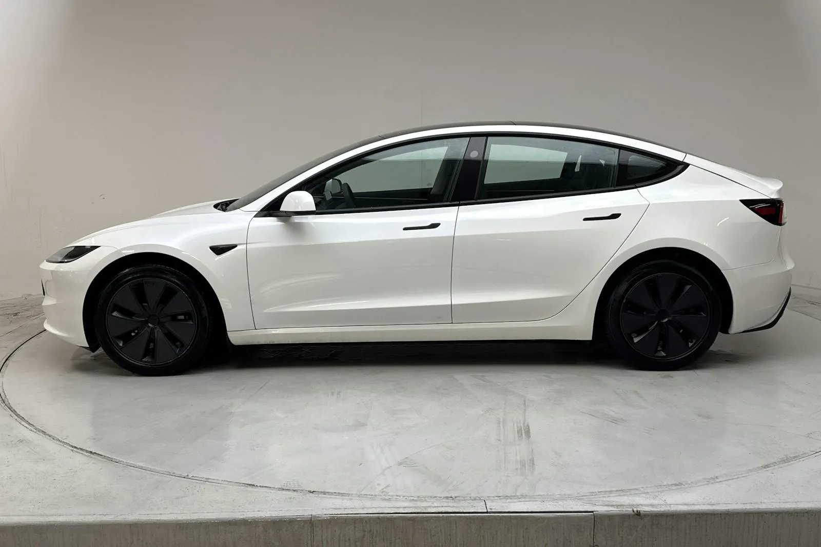 Tesla Model 3 bild 2