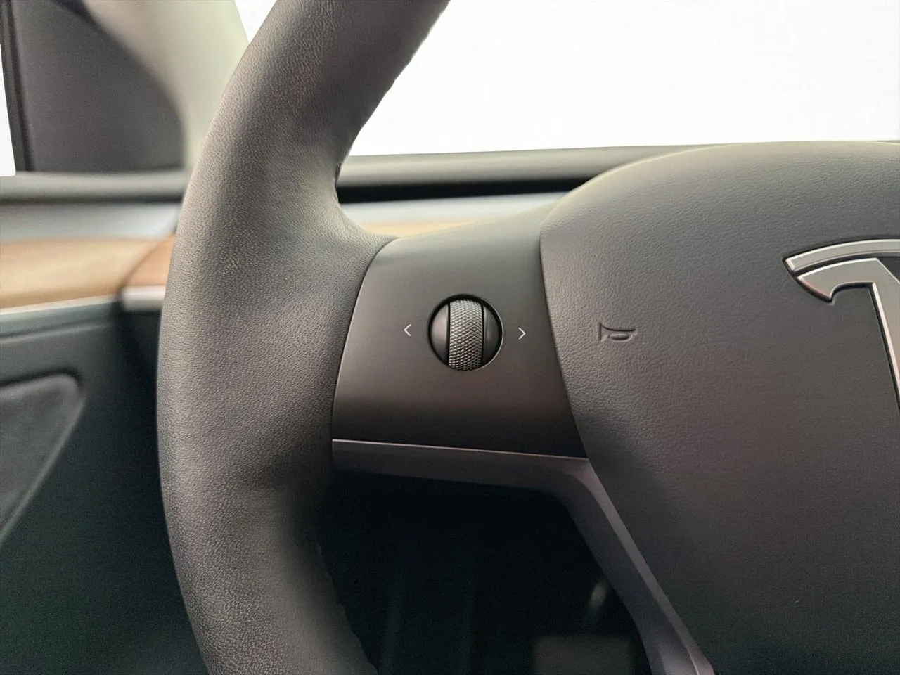 Tesla Model Y bild 31
