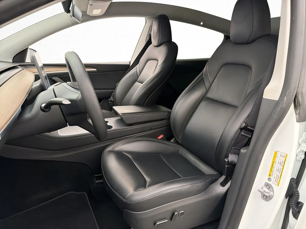 Tesla Model Y bild 13