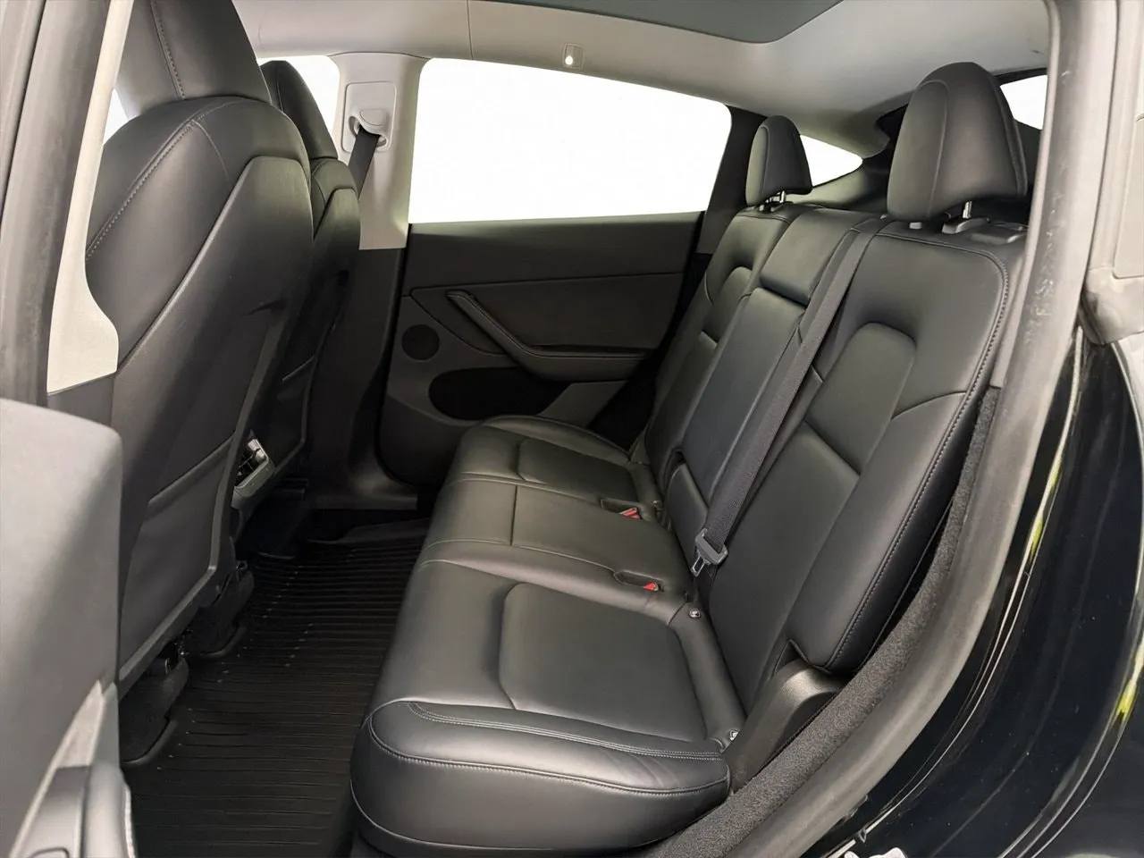 Tesla Model Y bild 16