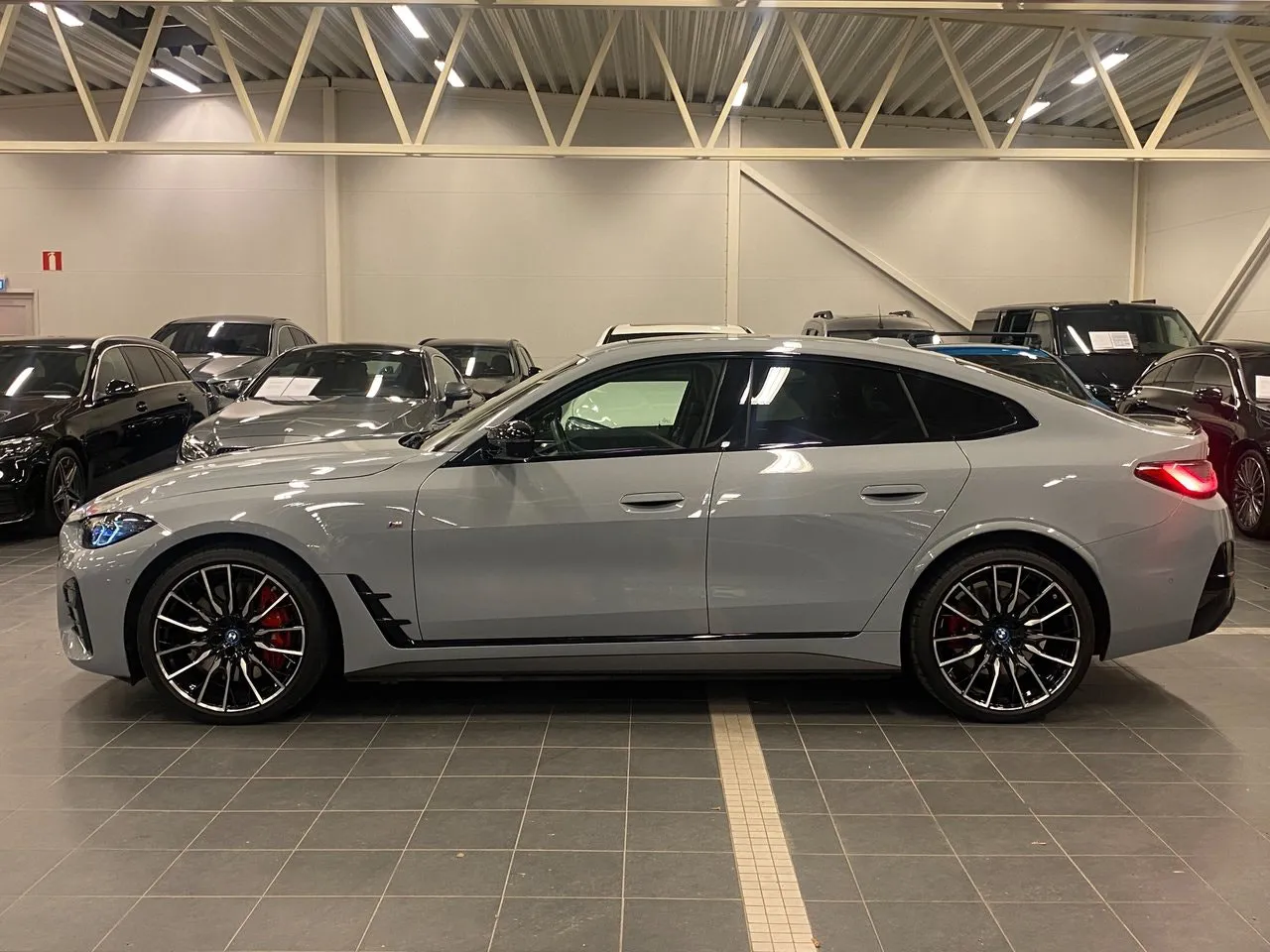BMW i4 bild 4