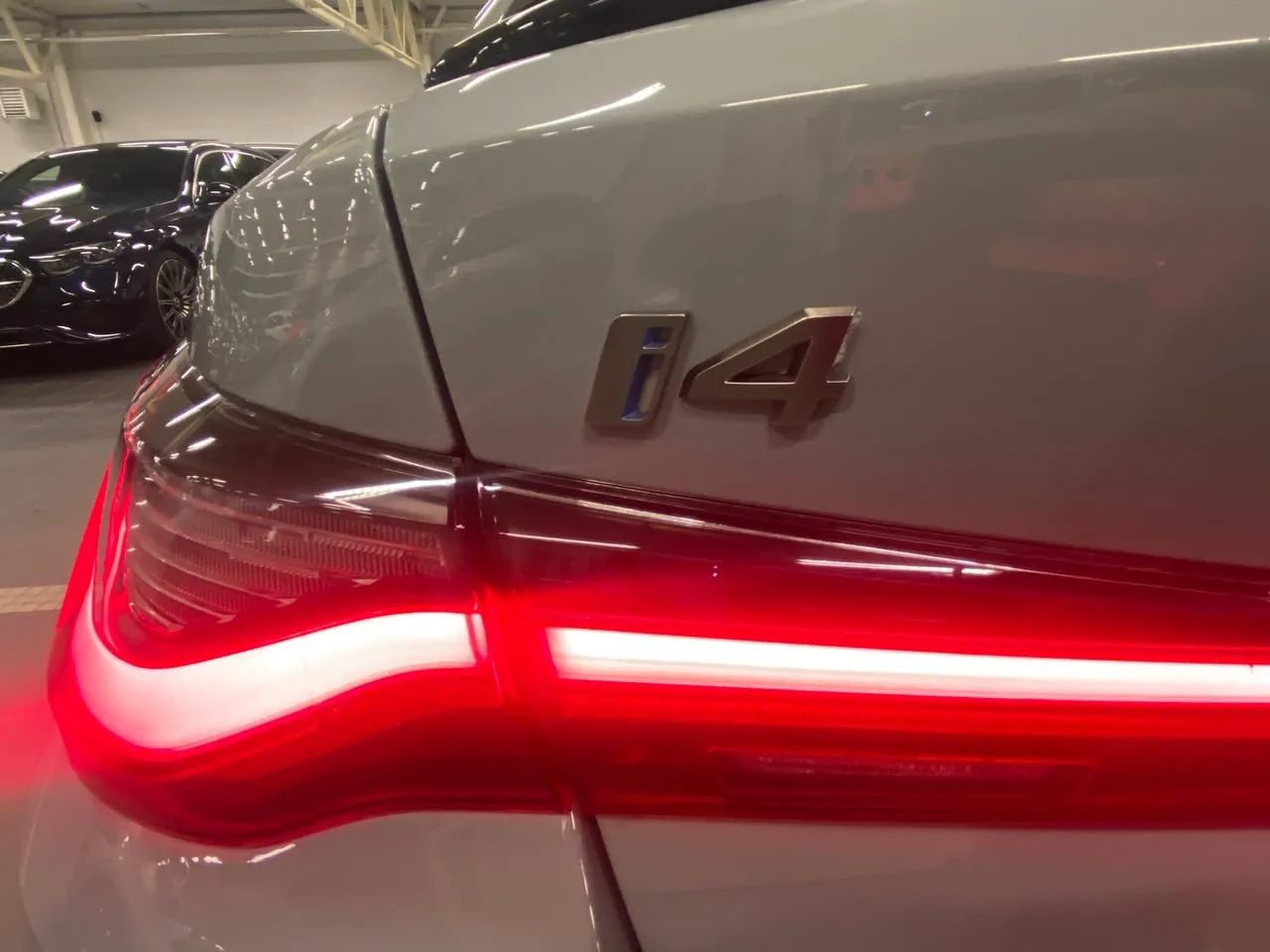 BMW i4 bild 16