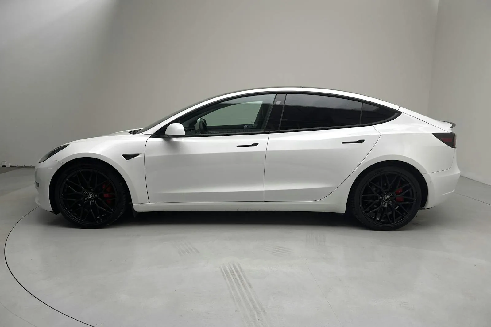 Tesla Model 3 bild 2