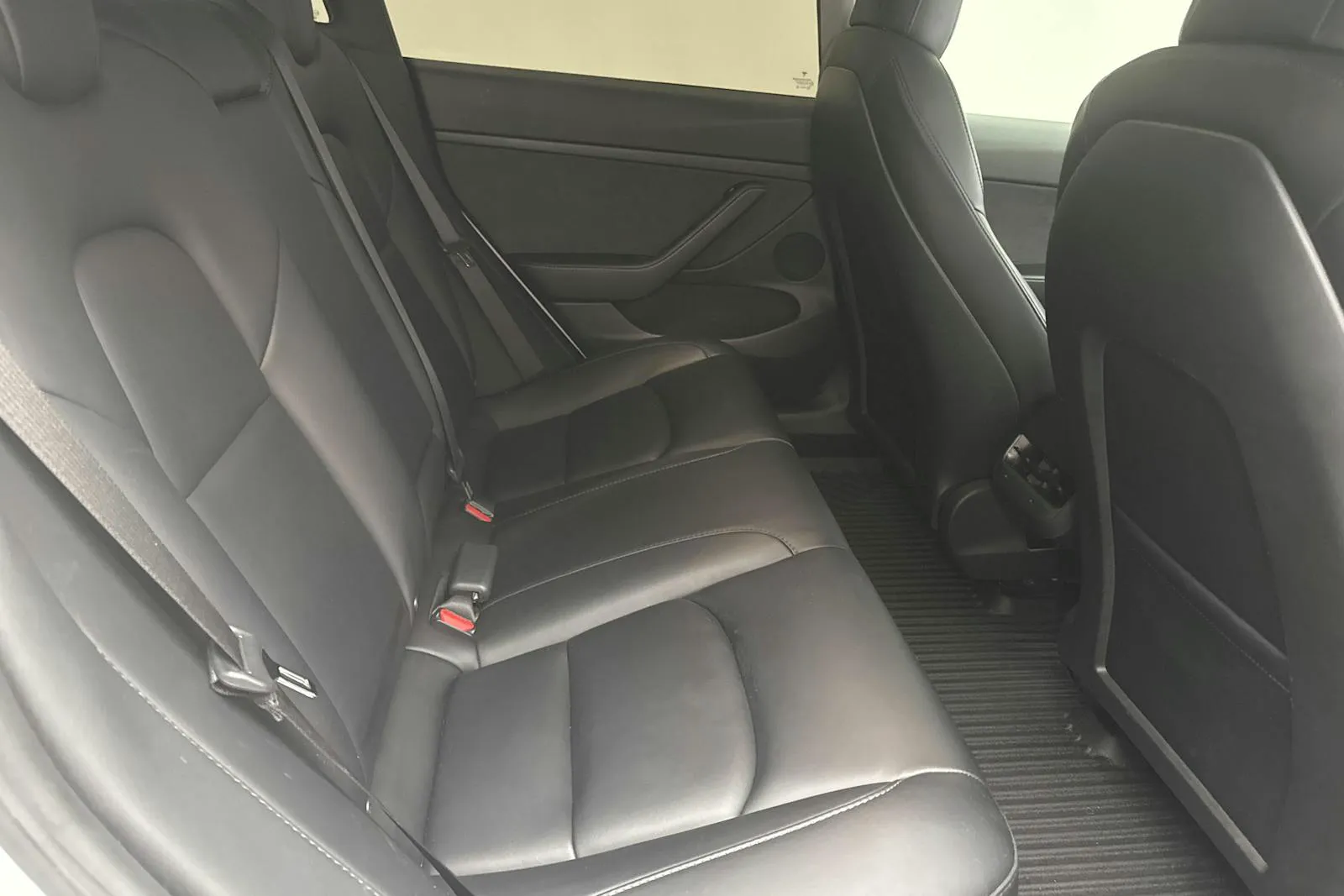 Tesla Model 3 bild 8