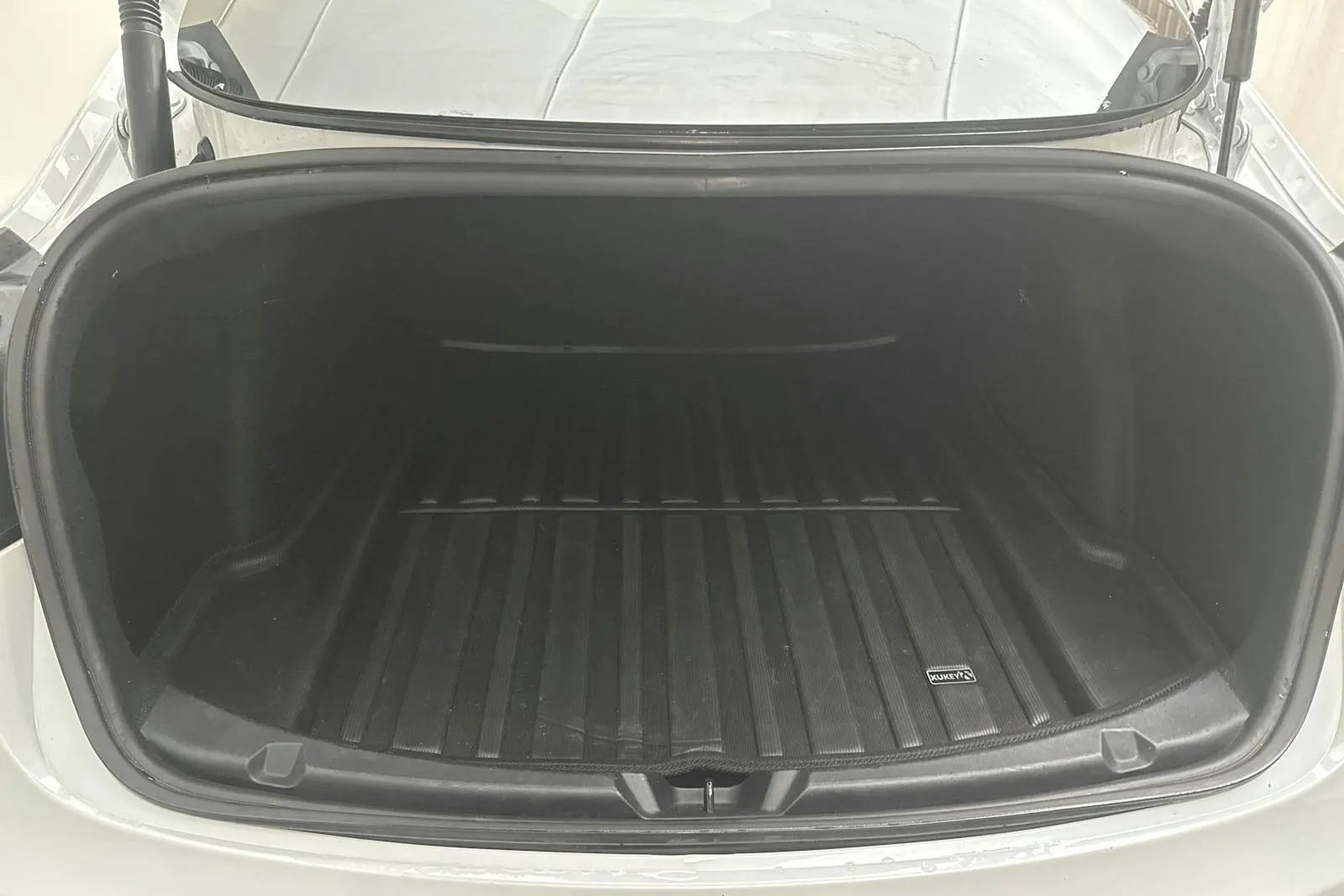 Tesla Model 3 bild 9