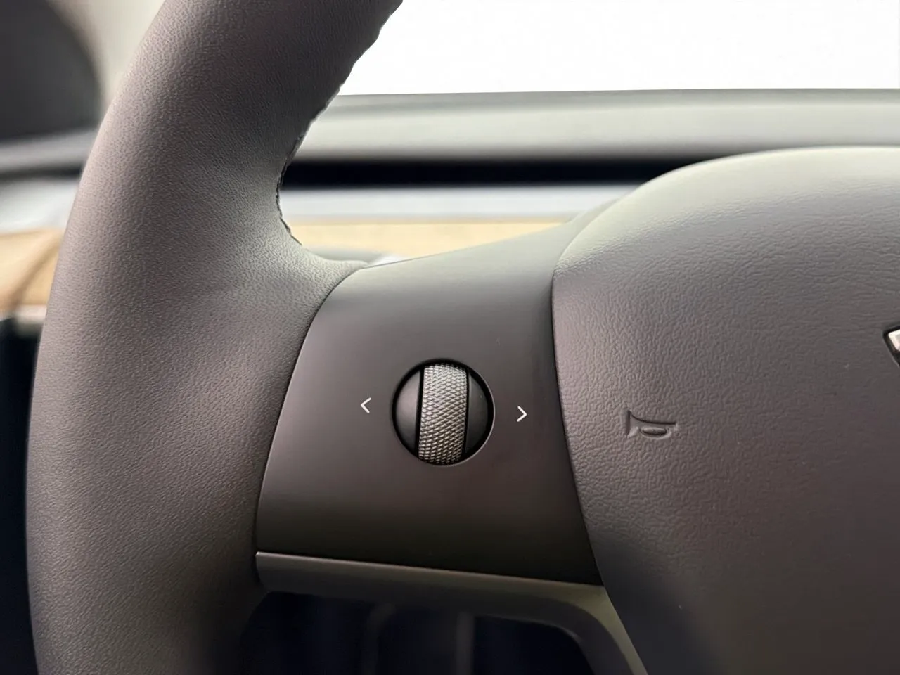 Tesla Model Y bild 24