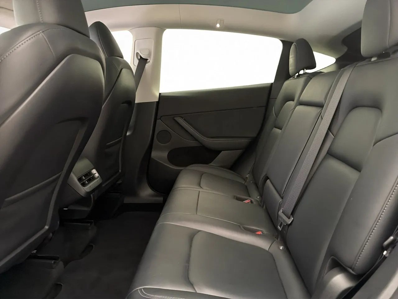 Tesla Model Y bild 28