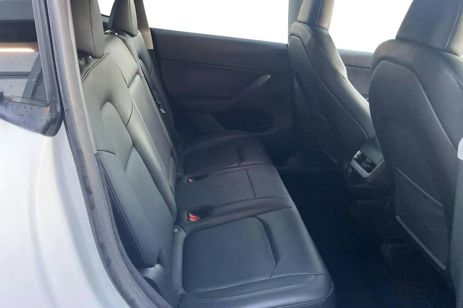 Tesla Model Y bild 8