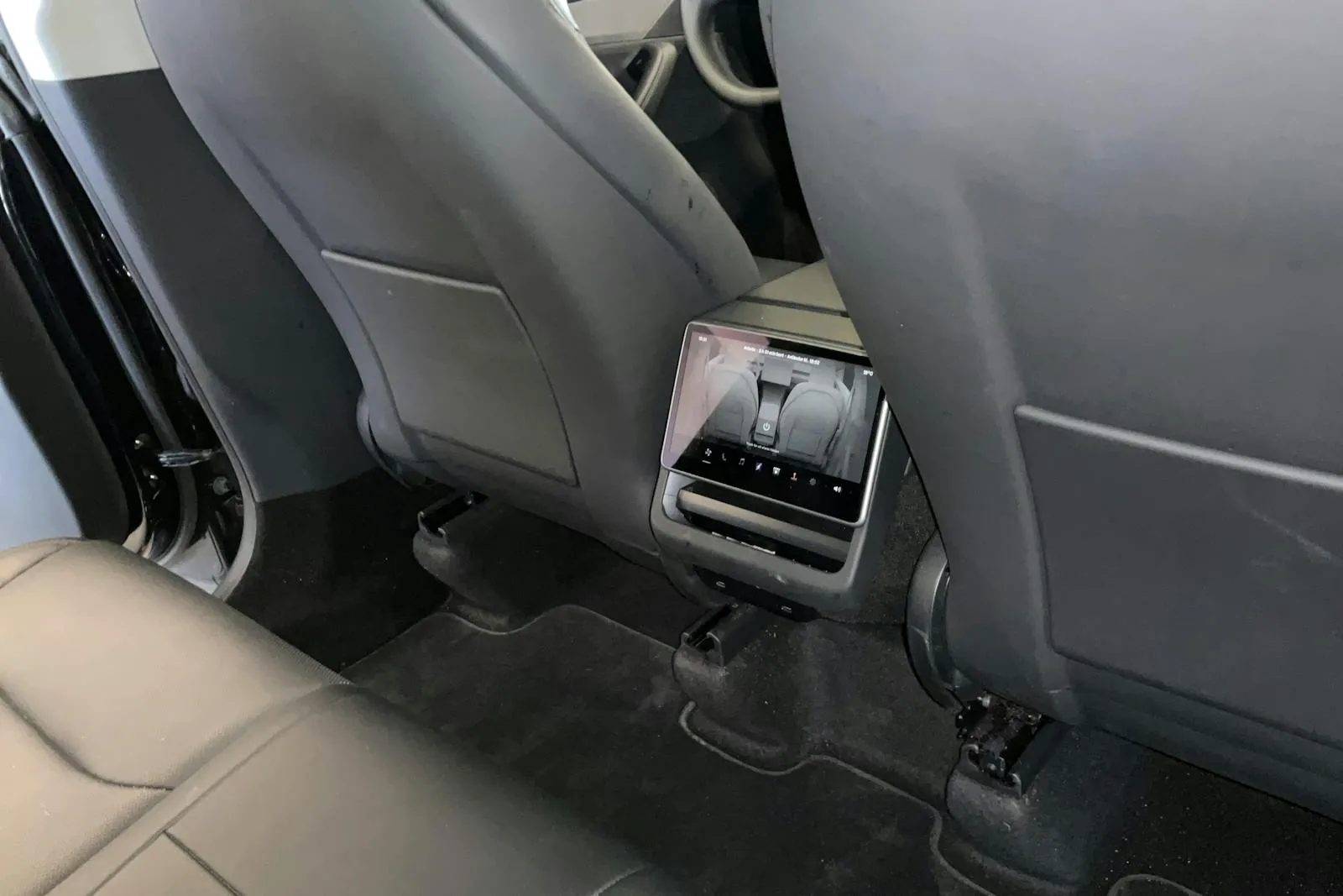 Tesla Model Y bild 18