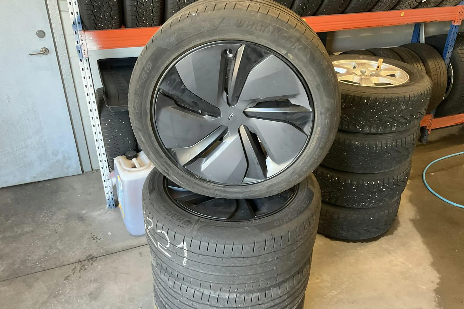 Tesla Model Y bild 23