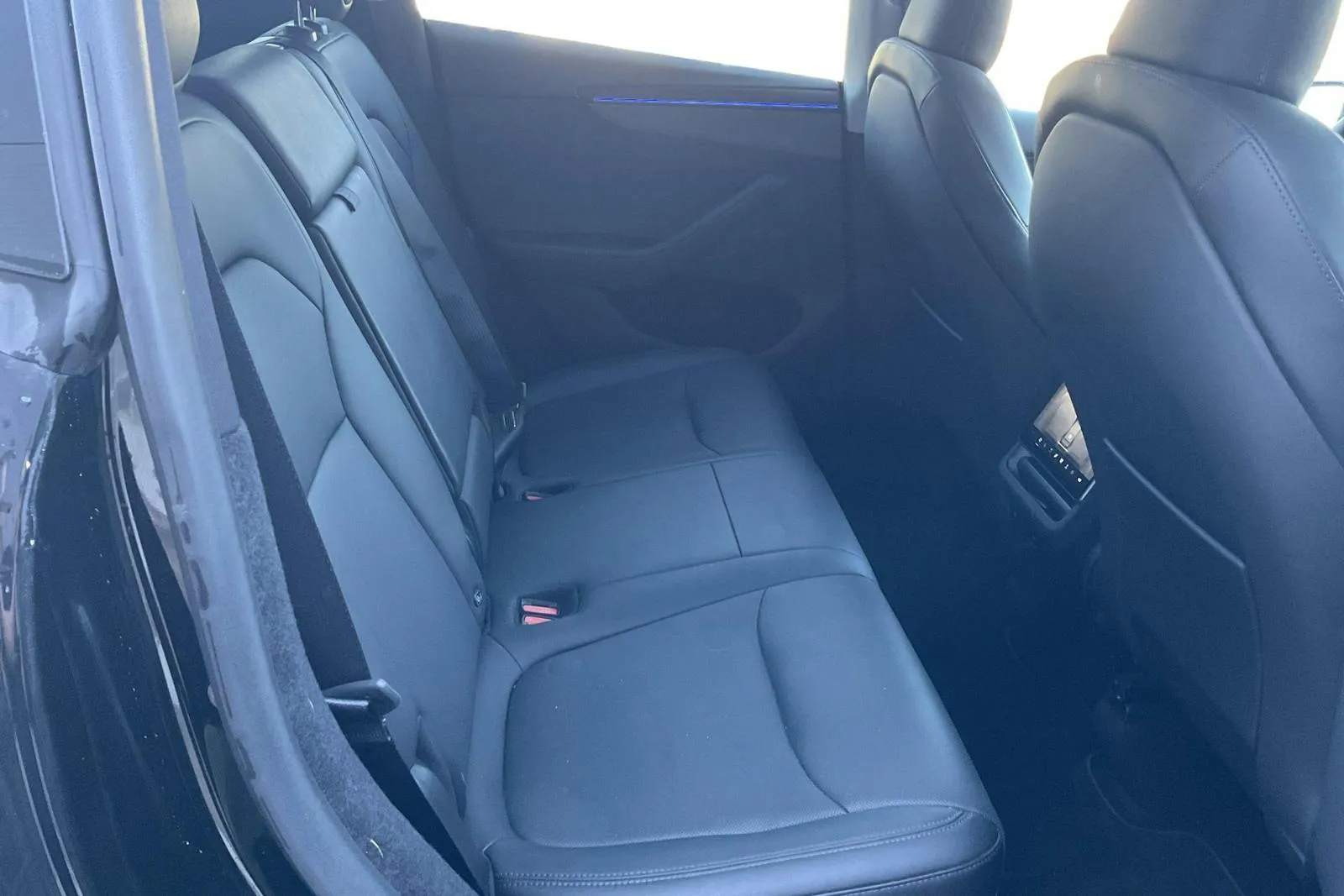 Tesla Model Y bild 8