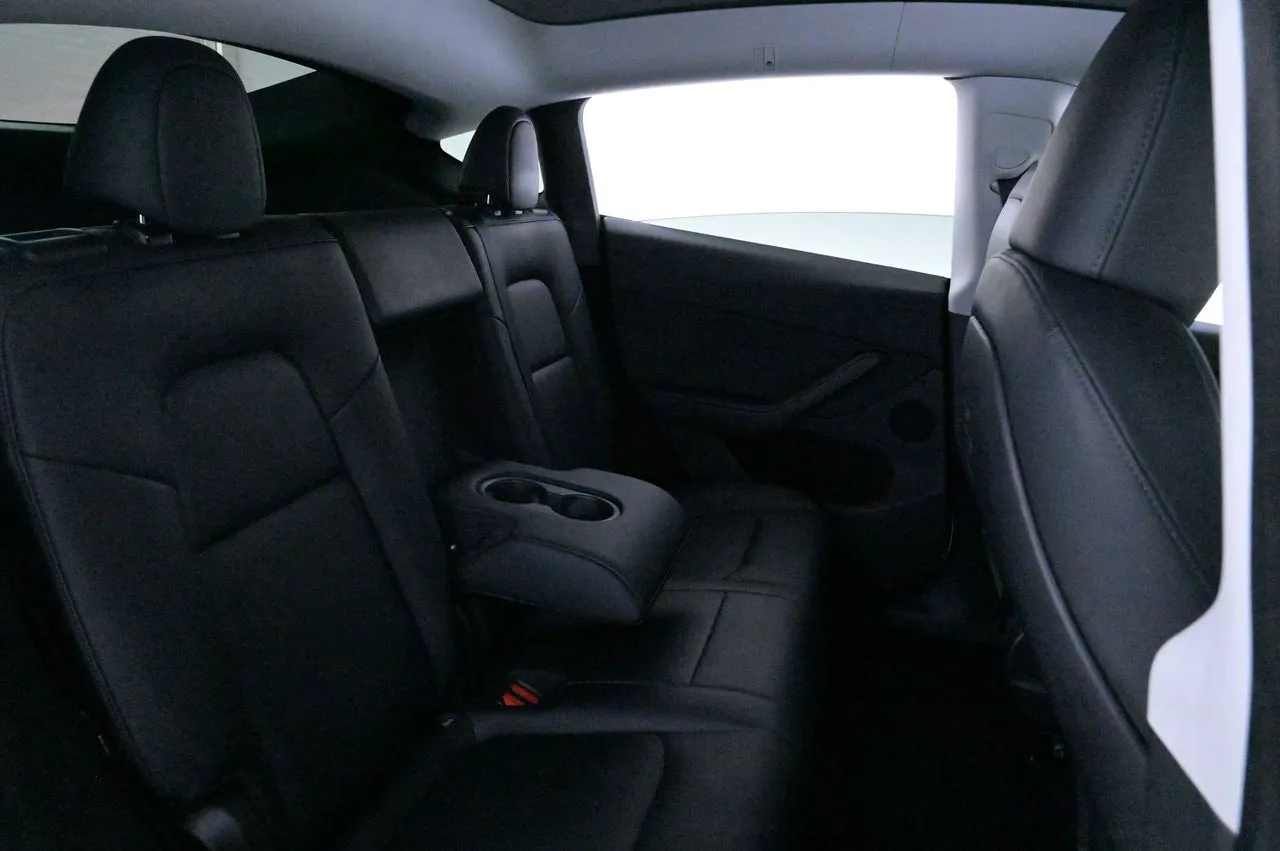 Tesla Model Y bild 25