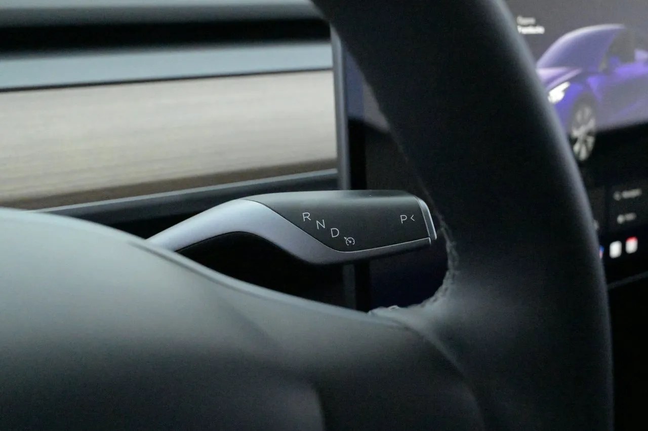 Tesla Model Y bild 8