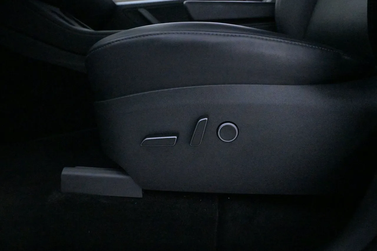 Tesla Model Y bild 11