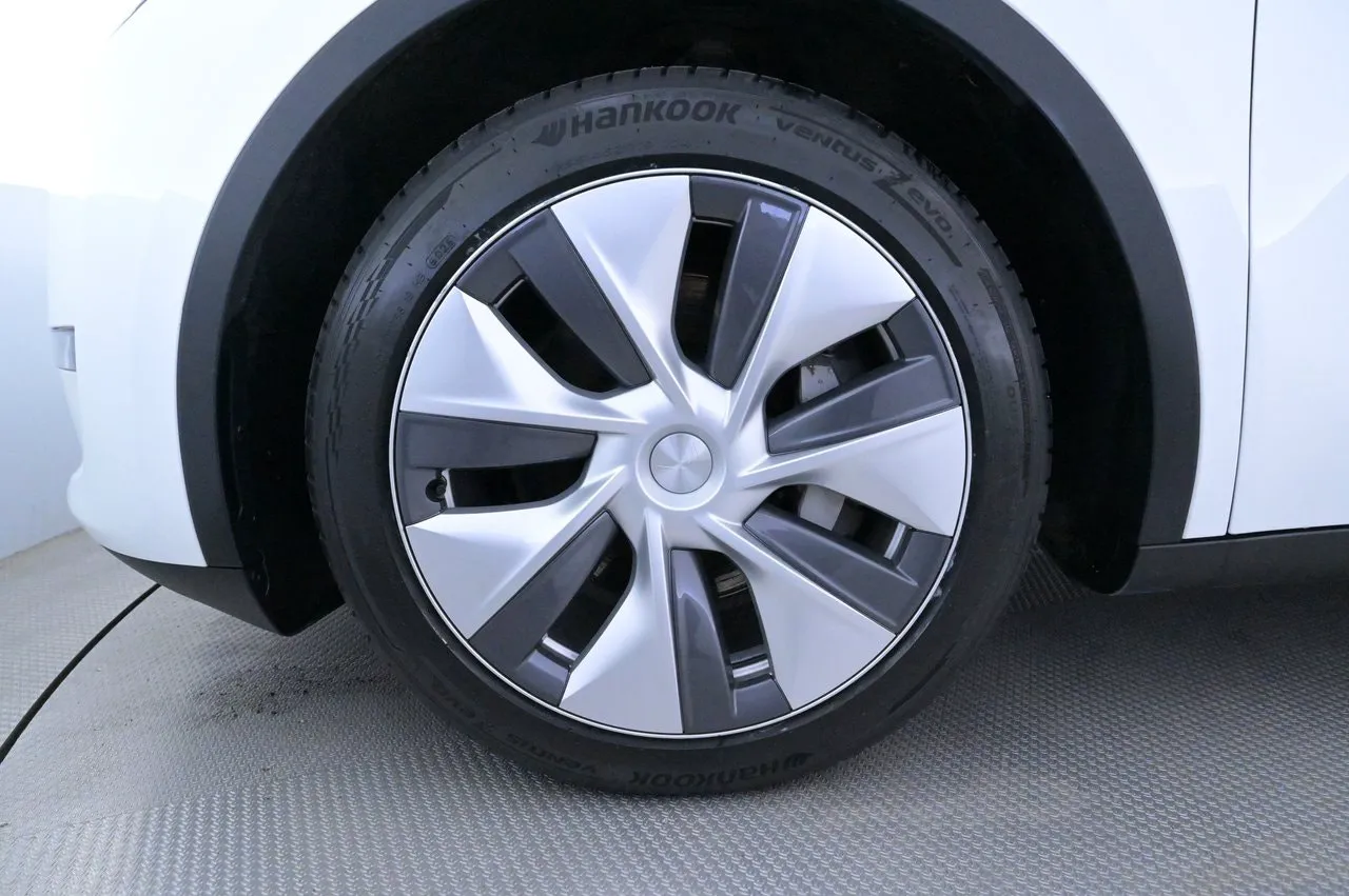 Tesla Model Y bild 27