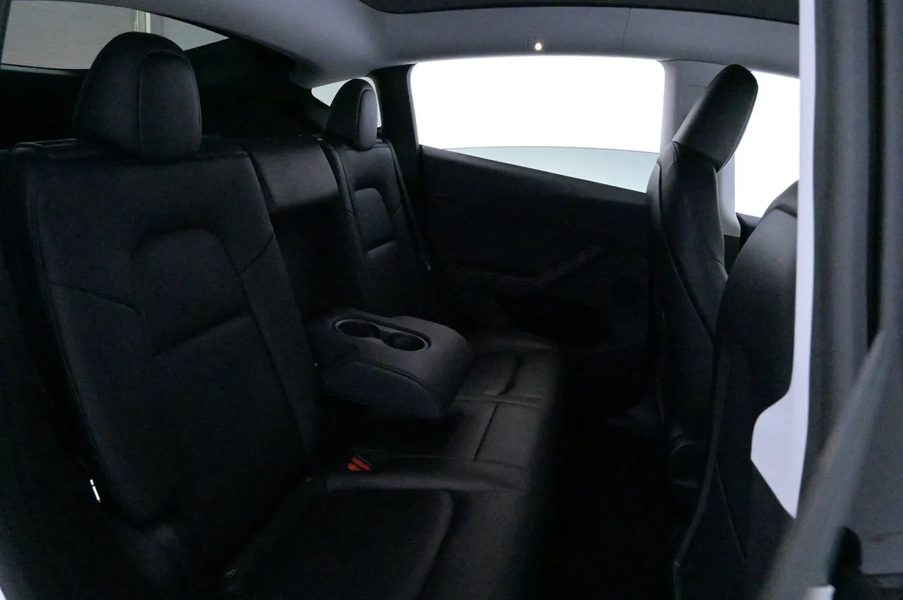 Tesla Model Y bild 25