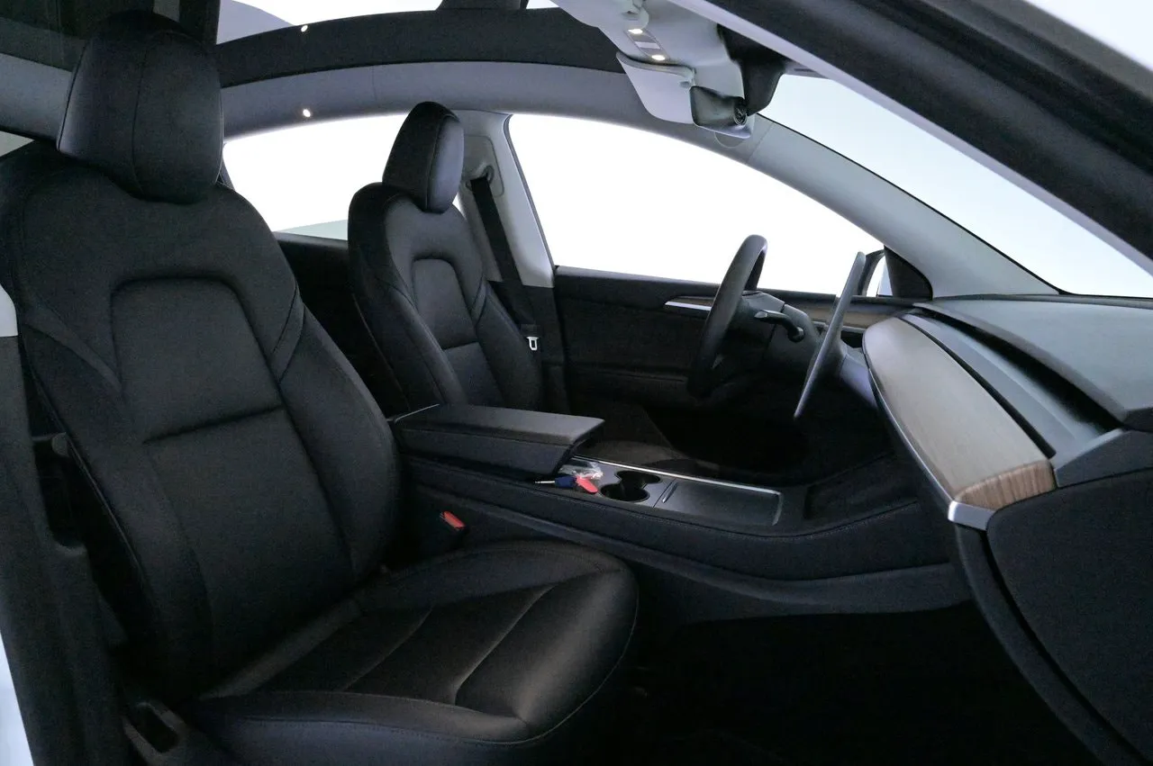 Tesla Model Y bild 12