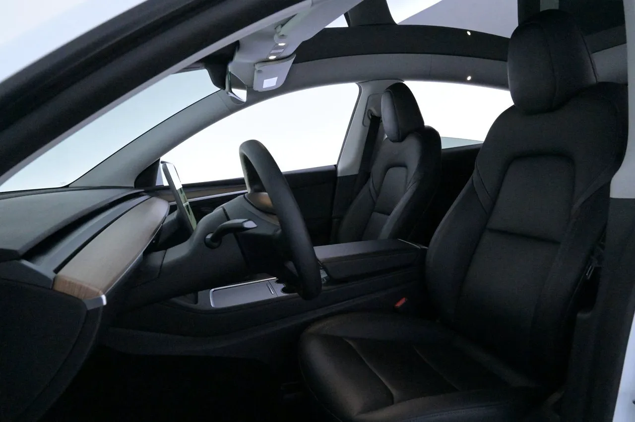 Tesla Model Y bild 9