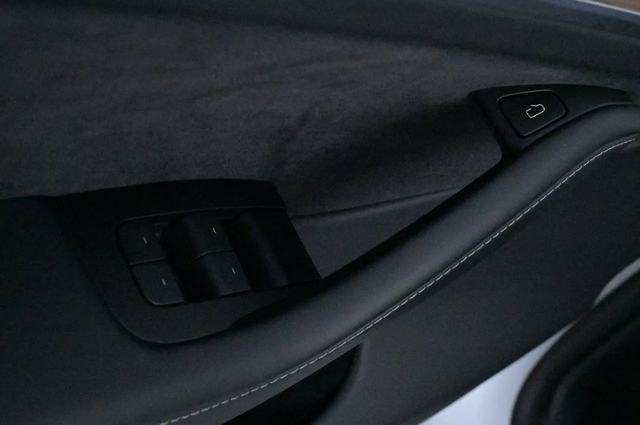 Tesla Model Y bild 10