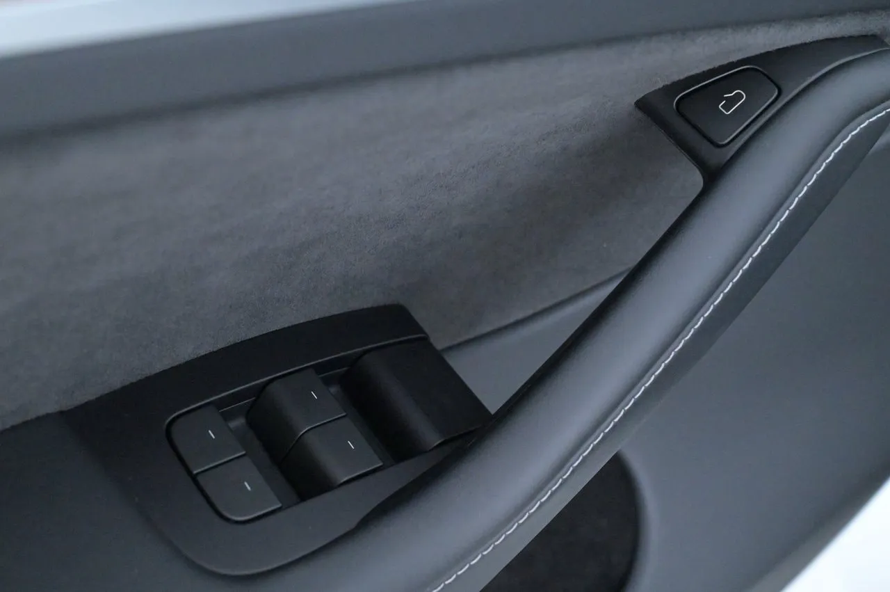 Tesla Model Y bild 10